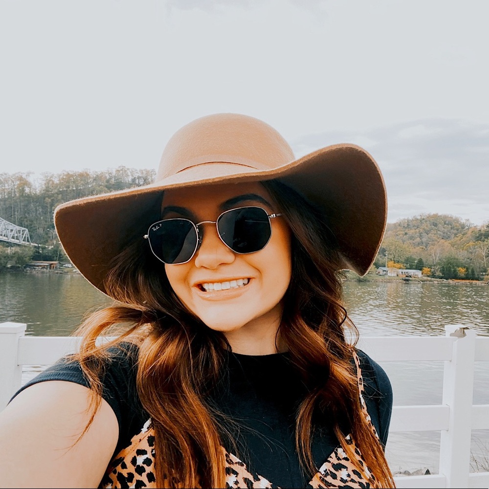 Meet your Posher, Maddy